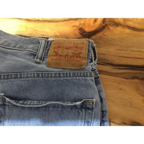 LEVIS 550 MEN SIZE 38x30 RELAXED FIT DISTRESSED DENIM BLUE JEANS - Picture 1 of 6